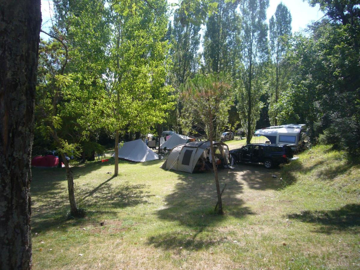 Camping De Graniers Hotel Monoblet Bagian luar foto