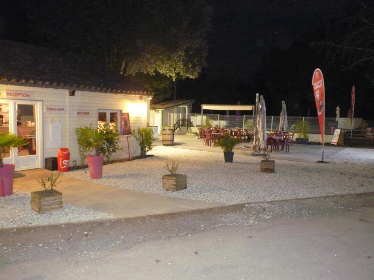 Camping De Graniers Monoblet Bagian luar foto