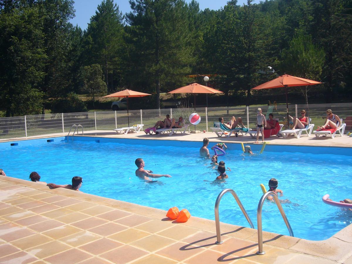 Camping De Graniers Hotel Monoblet Bagian luar foto