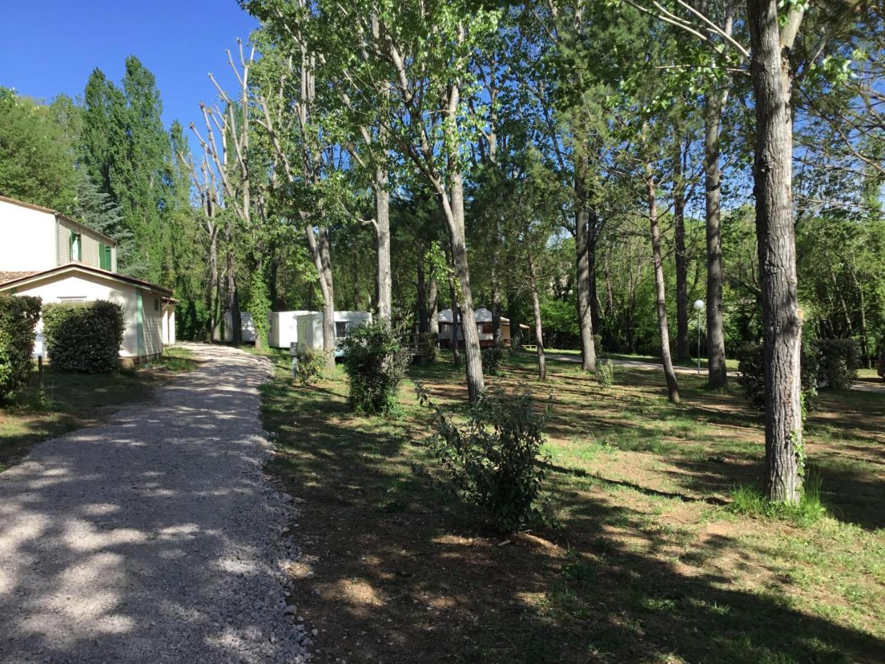 Camping De Graniers Hotel Monoblet Bagian luar foto